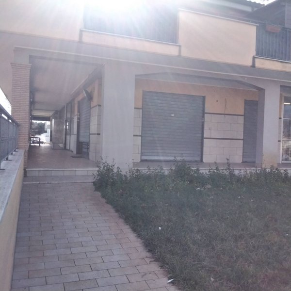 locale commerciale in affitto a Fiumicino