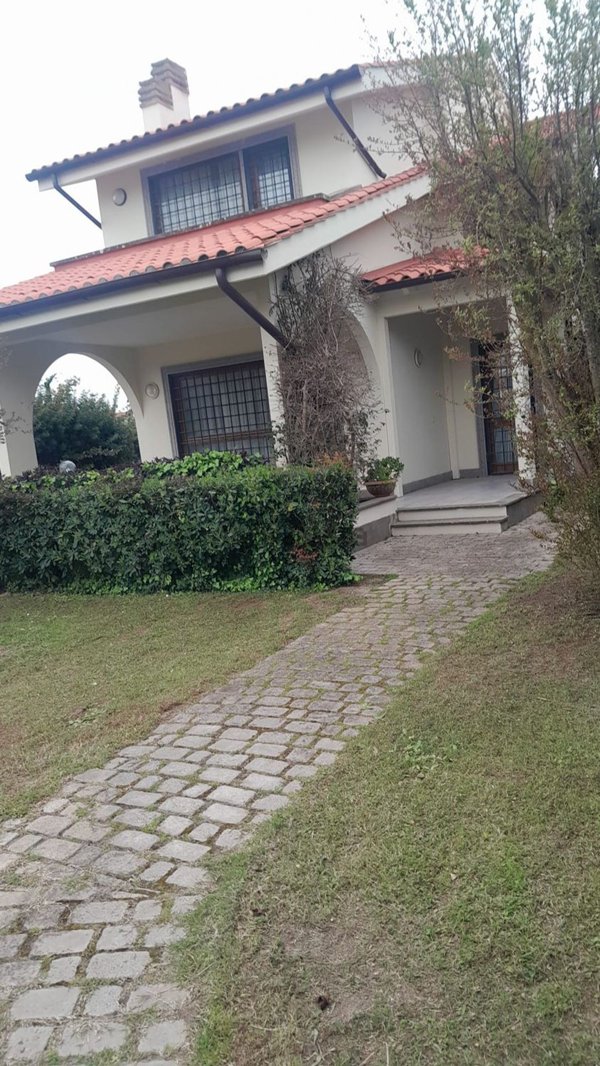casa indipendente in affitto a Fiumicino in zona Fregene