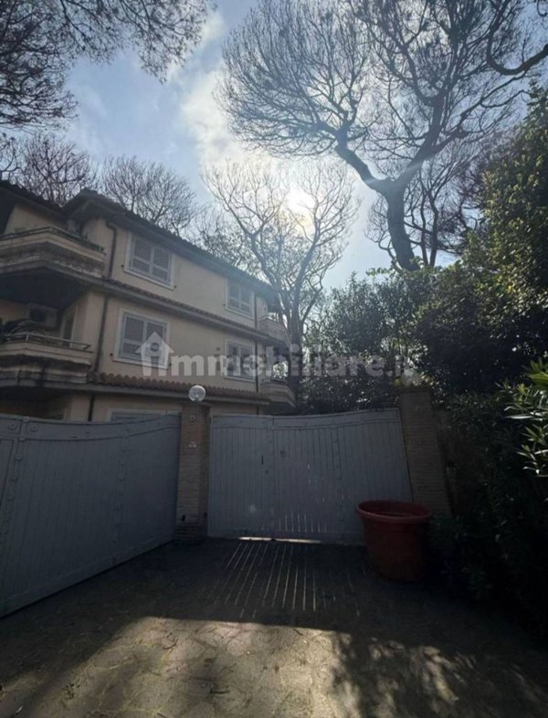 casa indipendente in affitto a Fiumicino in zona Fregene