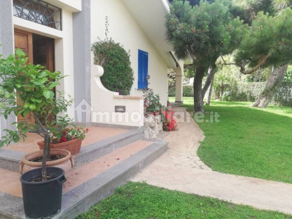 casa indipendente in affitto a Fiumicino in zona Fregene