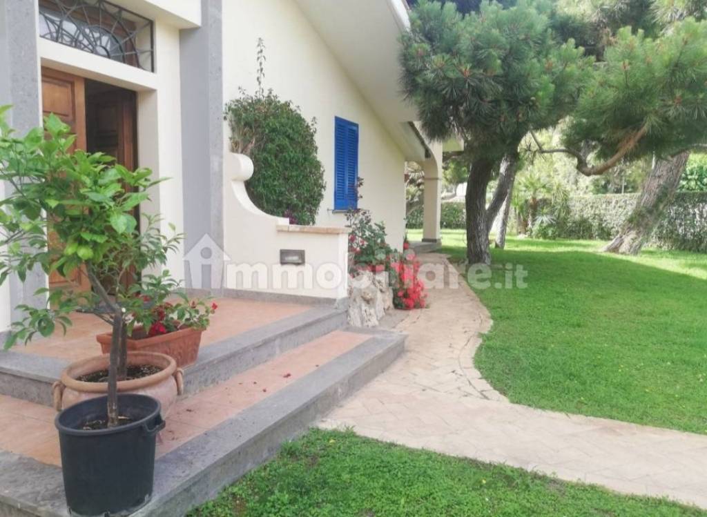 casa indipendente in affitto a Fiumicino in zona Fregene