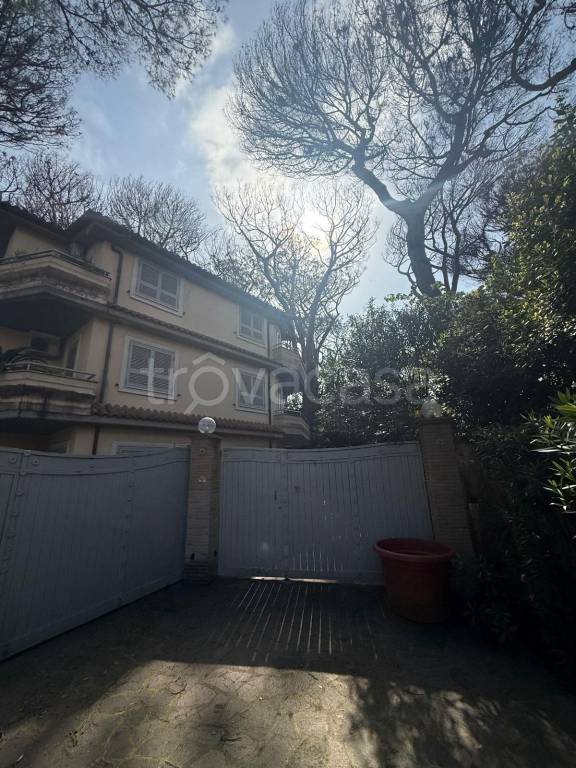 casa indipendente in affitto a Fiumicino in zona Fregene