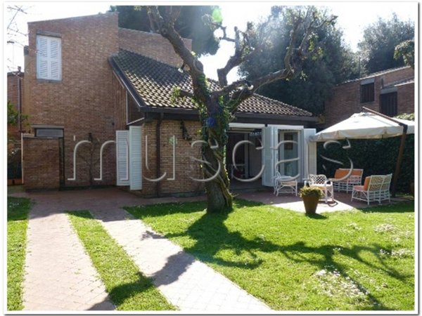 casa indipendente in affitto a Fiumicino in zona Fregene