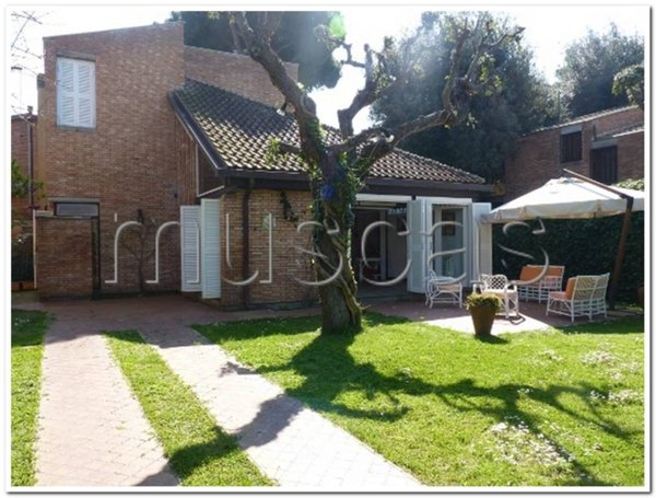 casa indipendente in affitto a Fiumicino in zona Fregene