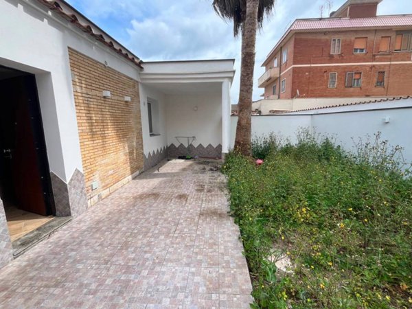 appartamento in affitto a Fiumicino in zona Isola Sacra