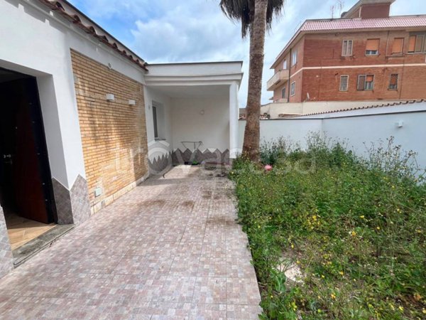 appartamento in affitto a Fiumicino in zona Isola Sacra