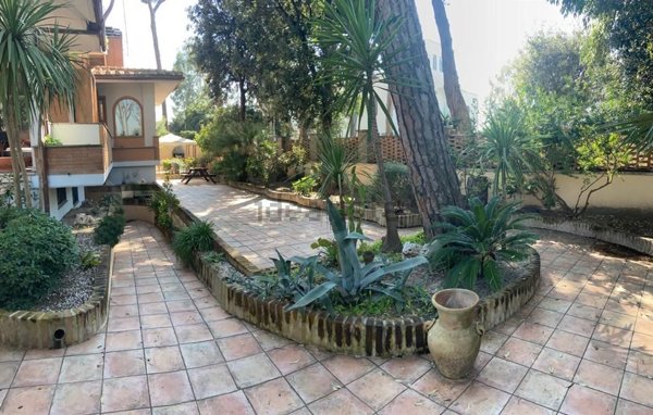 casa indipendente in affitto a Fiumicino in zona Fregene