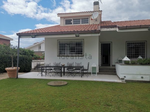 casa indipendente in affitto a Fiumicino