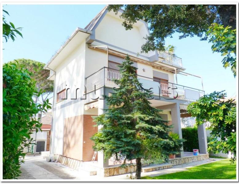 casa indipendente in affitto a Fiumicino in zona Fregene
