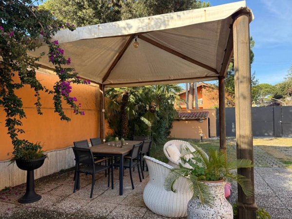 casa indipendente in affitto a Fiumicino in zona Fregene