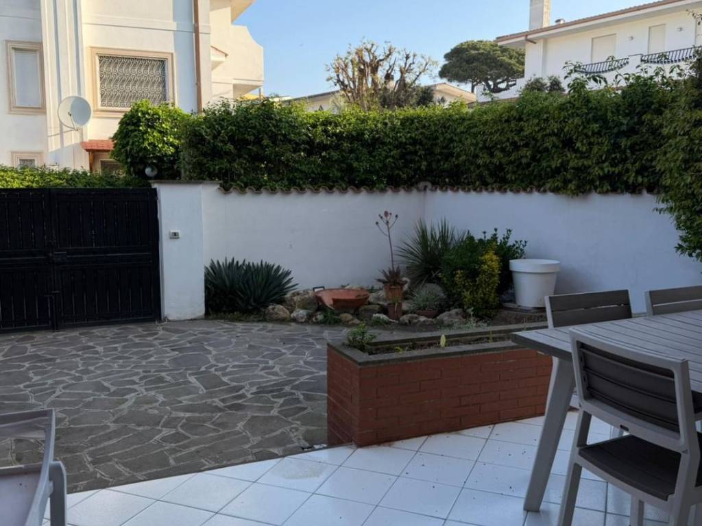 casa indipendente in affitto a Fiumicino in zona Fregene