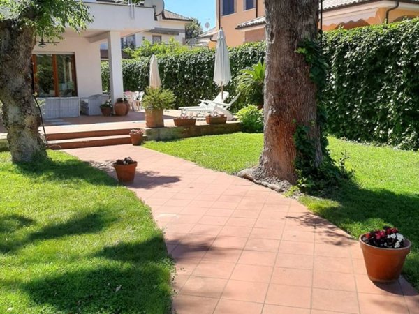 casa indipendente in affitto a Fiumicino in zona Fregene