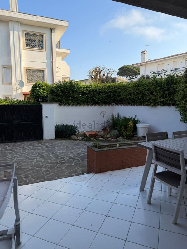 casa indipendente in affitto a Fiumicino in zona Fregene