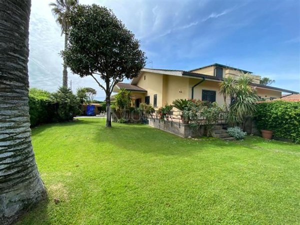 casa indipendente in affitto a Fiumicino in zona Fregene