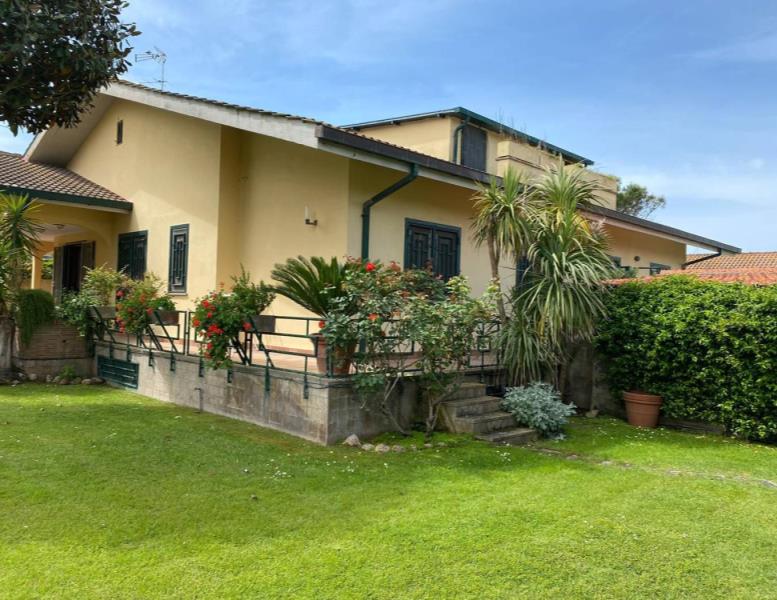 casa indipendente in affitto a Fiumicino in zona Fregene