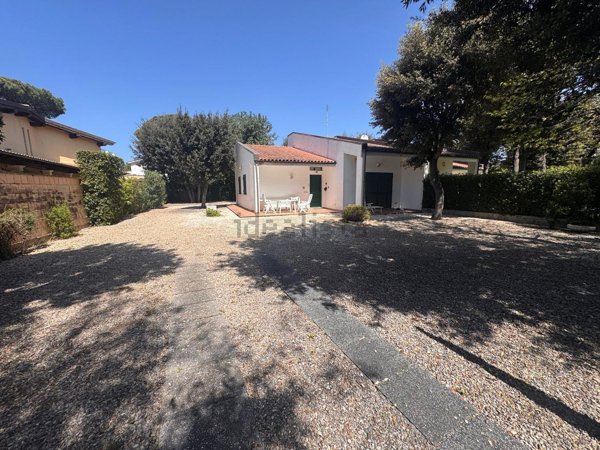 casa indipendente in affitto a Fiumicino in zona Fregene