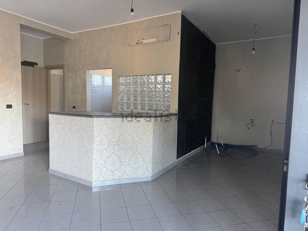 locale commerciale in affitto a Fiumicino in zona Isola Sacra