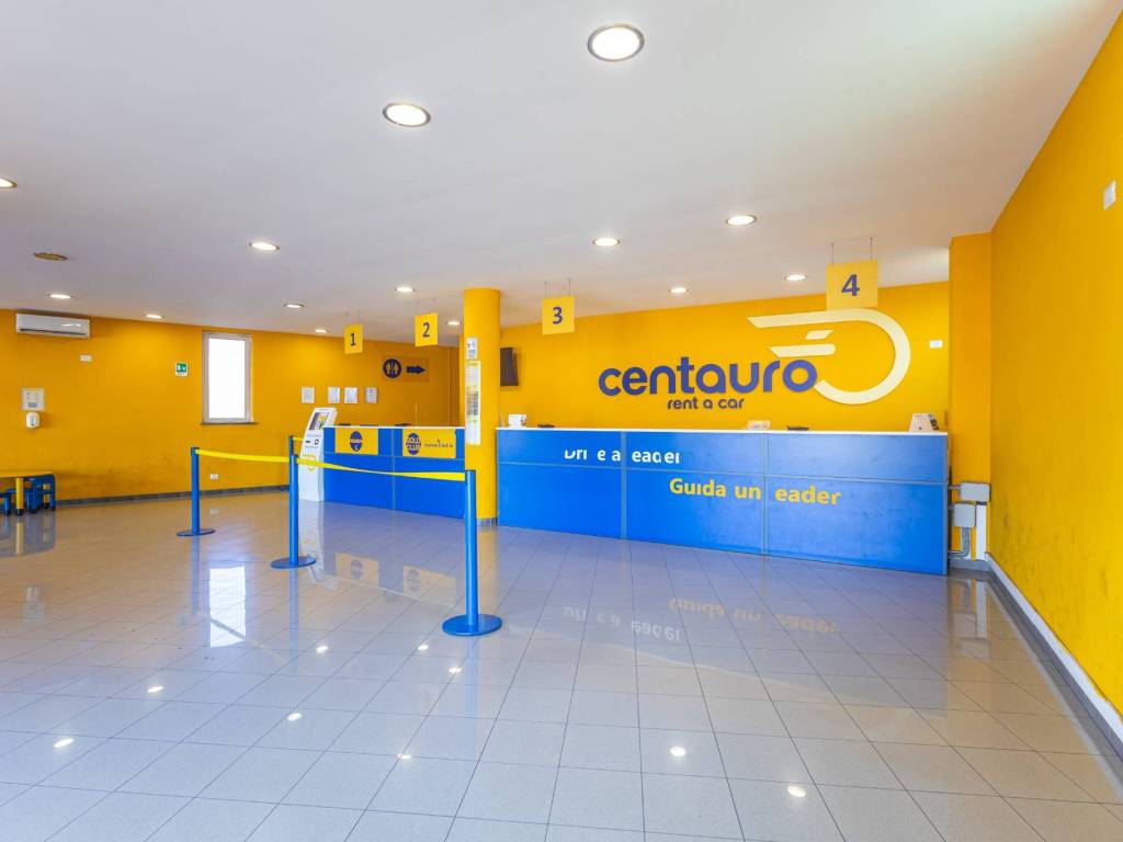 negozio in affitto a Fiumicino in zona Isola Sacra