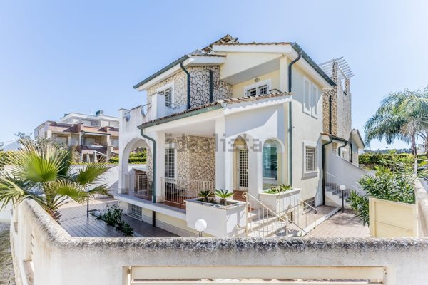 casa indipendente in affitto a Fiumicino in zona Fregene
