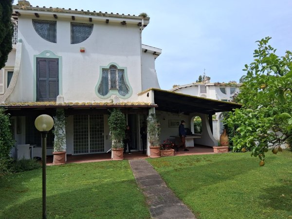 casa indipendente in affitto a Fiumicino in zona Fregene