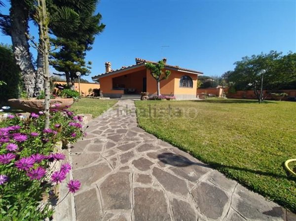 casa indipendente in affitto a Fiumicino in zona Fregene