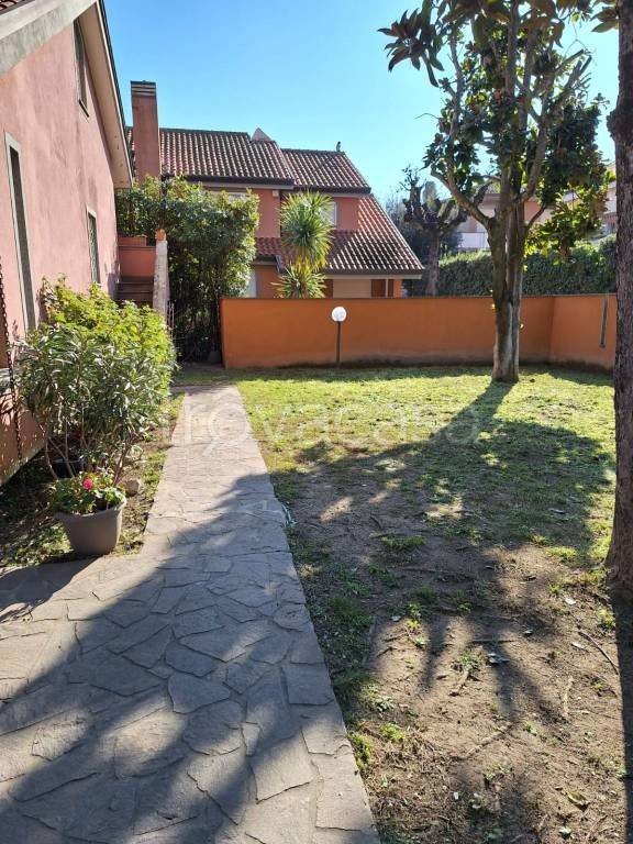casa indipendente in affitto a Fiumicino in zona Fregene