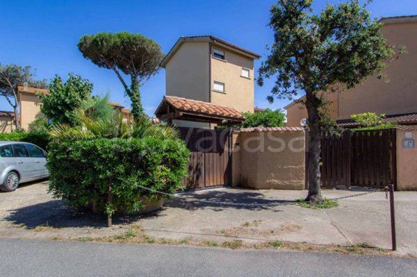 casa indipendente in affitto a Fiumicino in zona Fregene