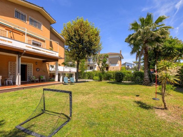 casa indipendente in affitto a Fiumicino in zona Fregene