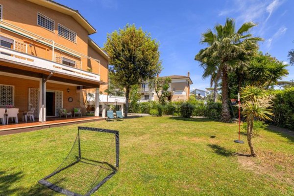 casa indipendente in affitto a Fiumicino in zona Fregene