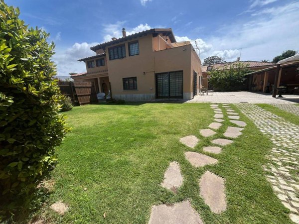casa indipendente in affitto a Fiumicino in zona Fregene