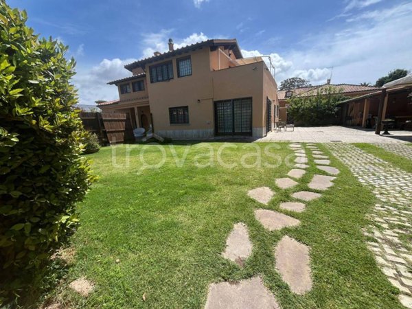 casa indipendente in affitto a Fiumicino in zona Fregene