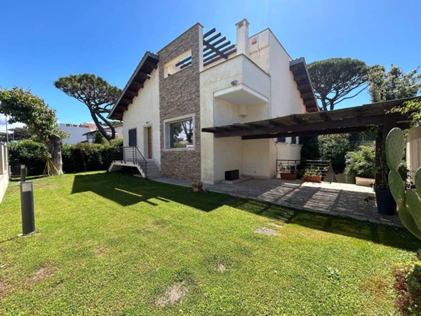 casa indipendente in affitto a Fiumicino in zona Fregene