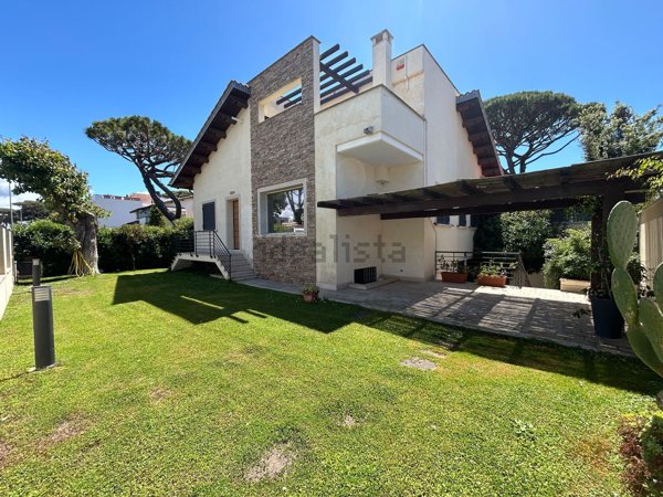 casa indipendente in affitto a Fiumicino in zona Fregene