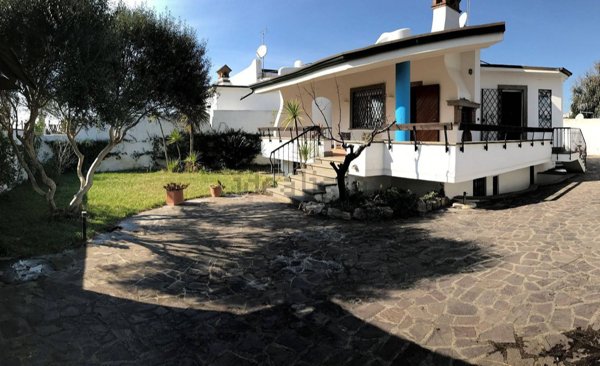 casa indipendente in affitto a Fiumicino in zona Fregene