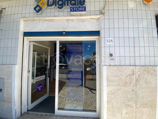 negozio in affitto a Fiumicino in zona Isola Sacra