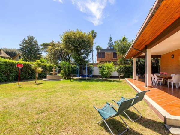 casa indipendente in affitto a Fiumicino in zona Fregene