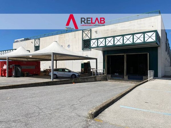 locale commerciale in affitto a Fiumicino in zona Isola Sacra