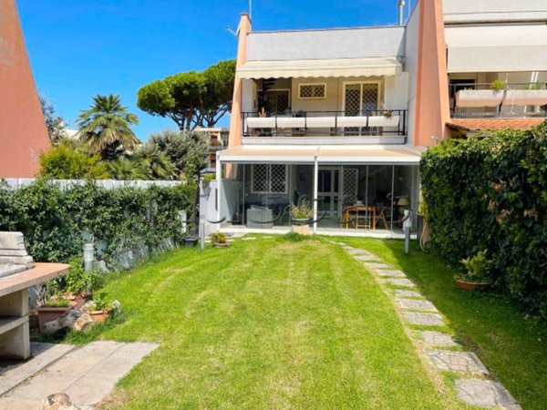 casa indipendente in affitto a Fiumicino in zona Fregene