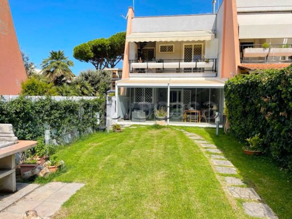 casa indipendente in affitto a Fiumicino in zona Fregene