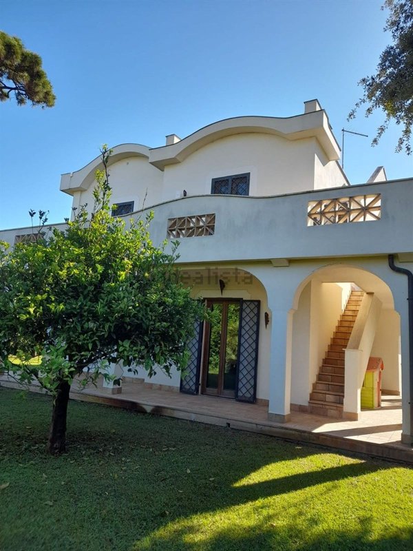 casa indipendente in affitto a Fiumicino in zona Fregene
