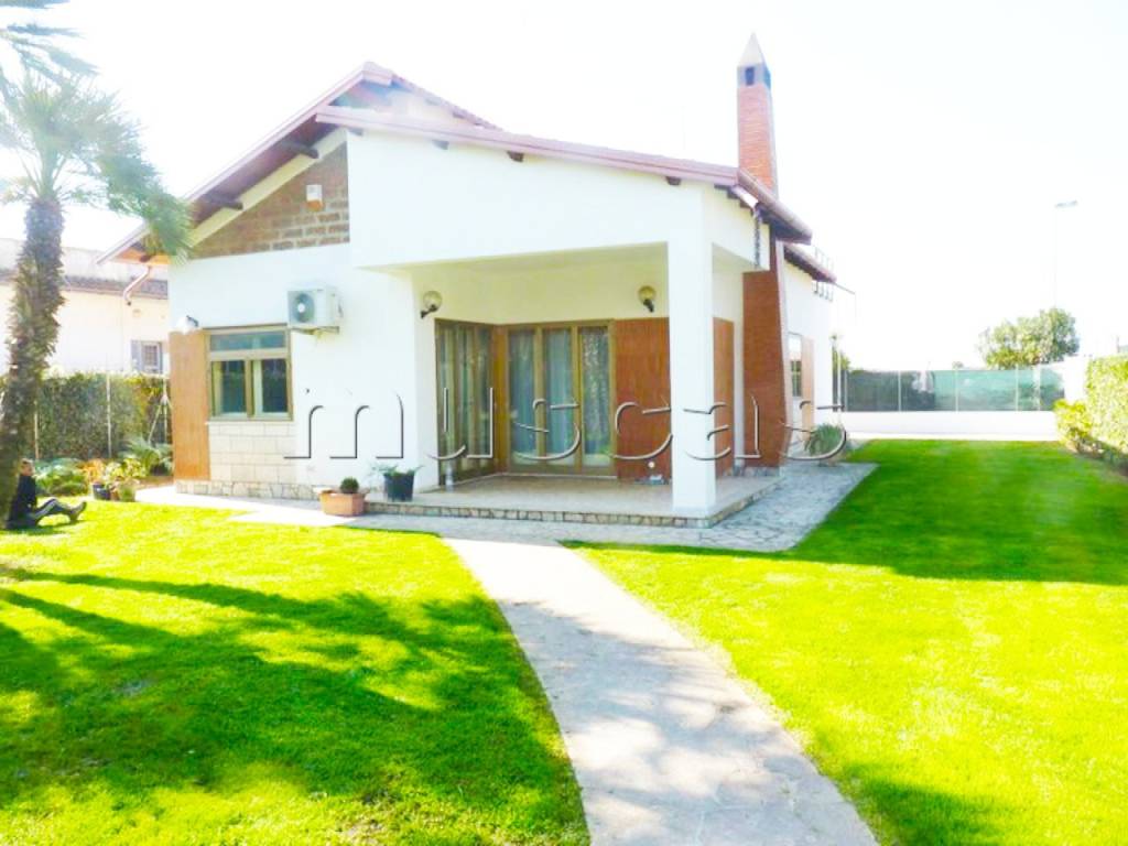 casa indipendente in affitto a Fiumicino in zona Fregene