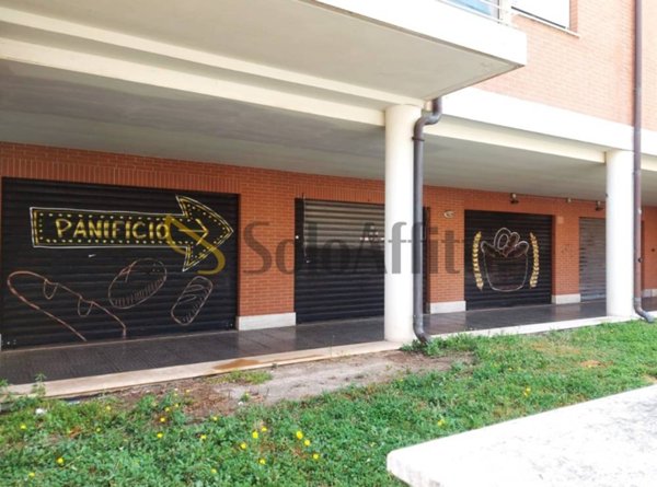 locale commerciale in affitto a Fiumicino
