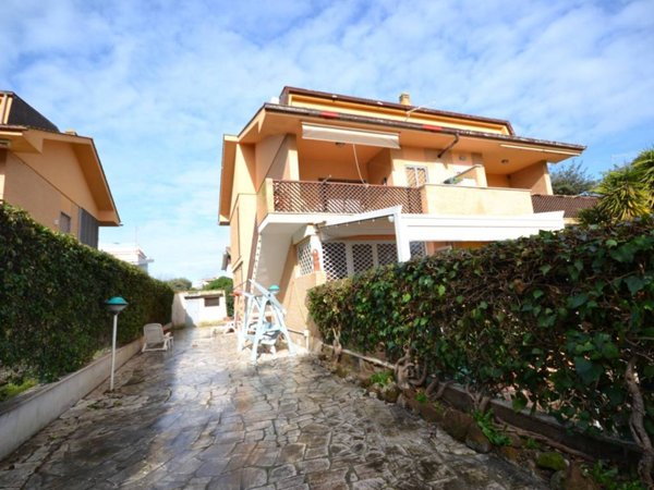 casa indipendente in affitto a Fiumicino in zona Fregene