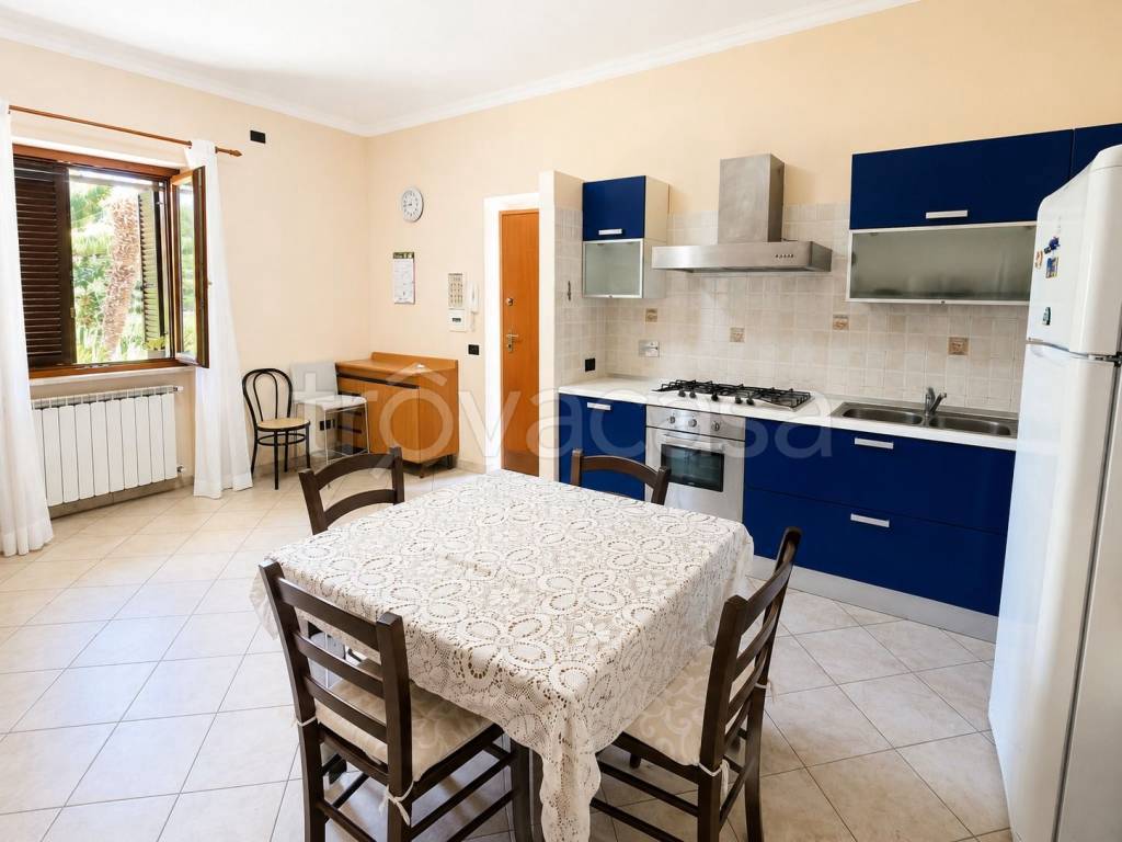 appartamento in affitto a Fiumicino in zona Isola Sacra