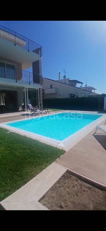 casa indipendente in affitto a Fiumicino in zona Fregene