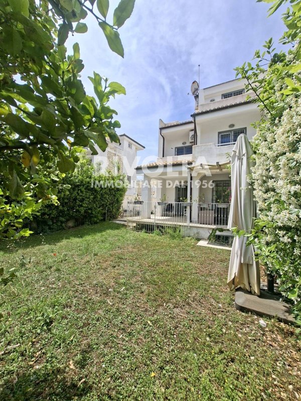 casa indipendente in affitto a Fiumicino in zona Fregene
