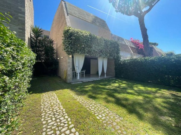 casa indipendente in affitto a Fiumicino in zona Fregene