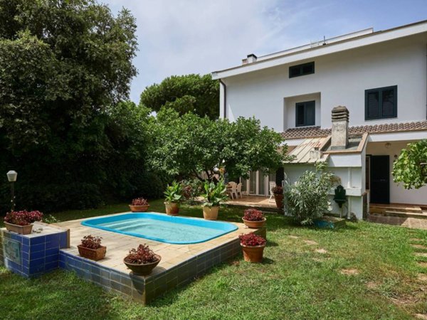 casa indipendente in affitto a Fiumicino in zona Fregene