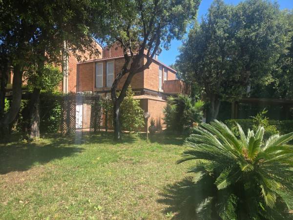 casa indipendente in affitto a Fiumicino in zona Fregene