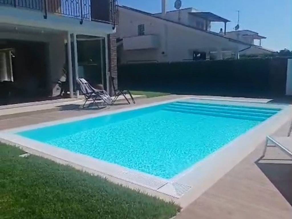 casa indipendente in affitto a Fiumicino in zona Fregene